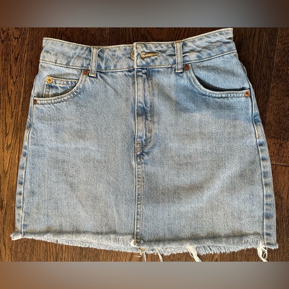 Jean denim mini skirt. Perfect for summer! Light blue. - Picture 3 of 4